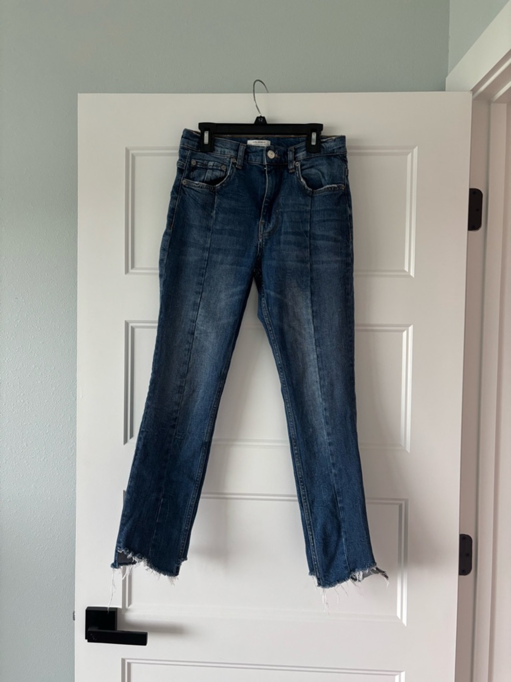 Zara Premium denim Straight-Leg cropped raw hemBlue Jeans size 2